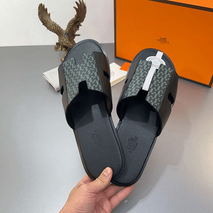 Chinelo Hermes  2