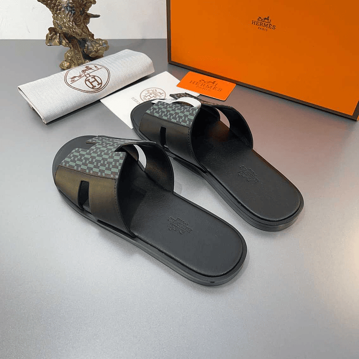 Chinelo Hermes  4