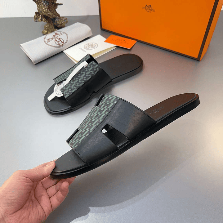 Chinelo Hermes  5