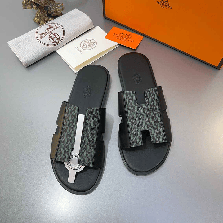 Chinelo Hermes  9