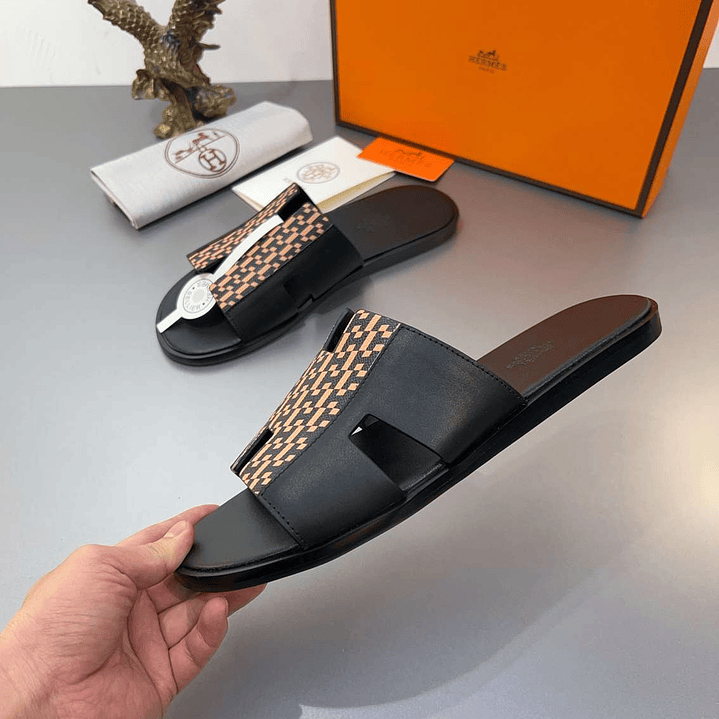 Chinelo Hermes  3