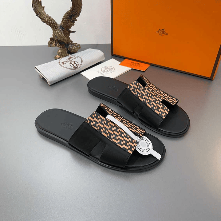 Chinelo Hermes  4