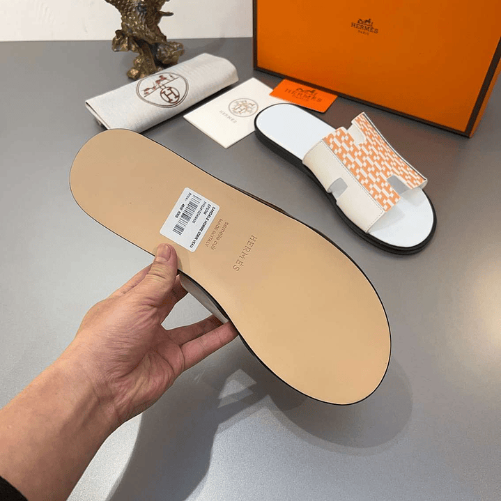 Chinelo Hermes  4