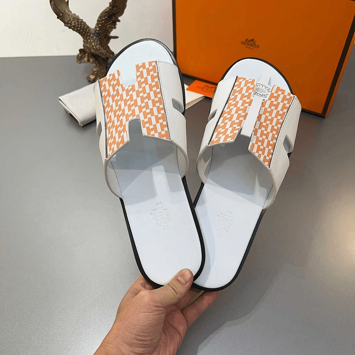 Chinelo Hermes  5