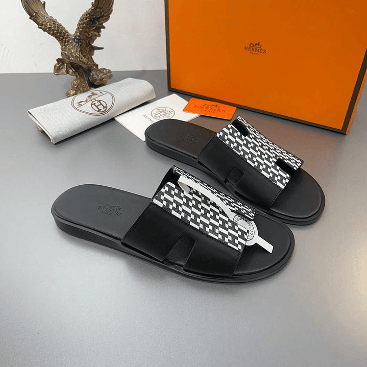 Chinelo Hermes  7