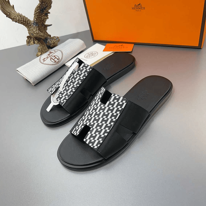 Chinelo Hermes  8