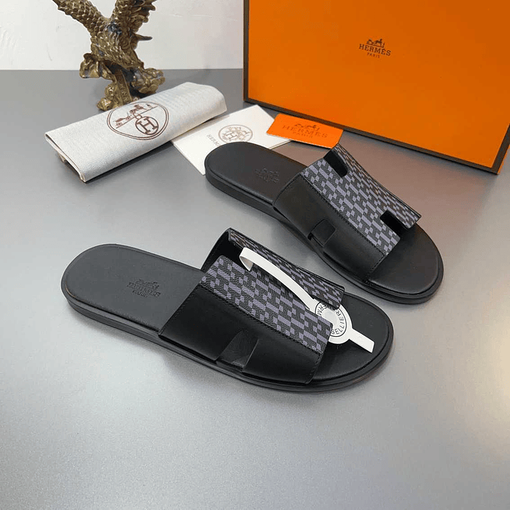 Chinelo Hermes  6