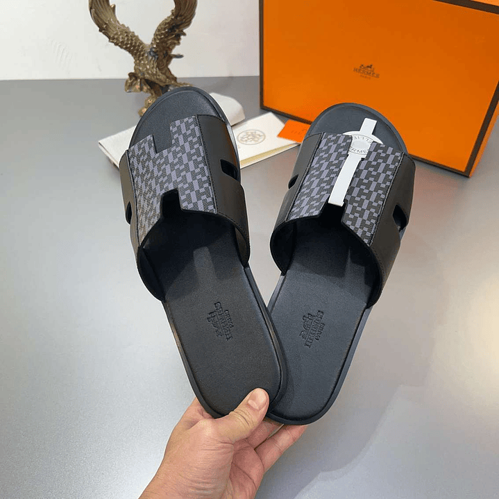 Chinelo Hermes  8