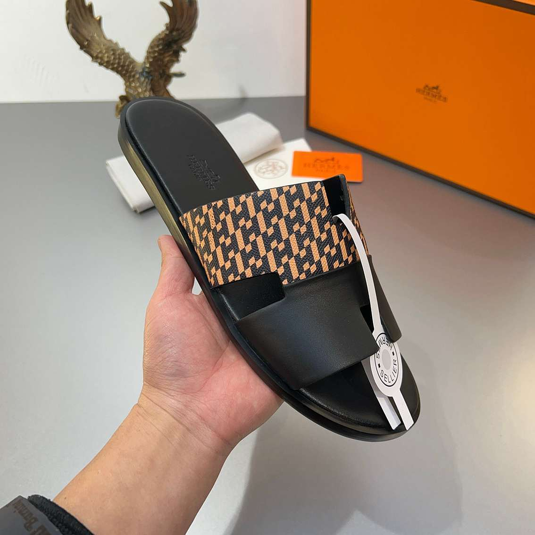 Chinelo Hermes Izmir 1