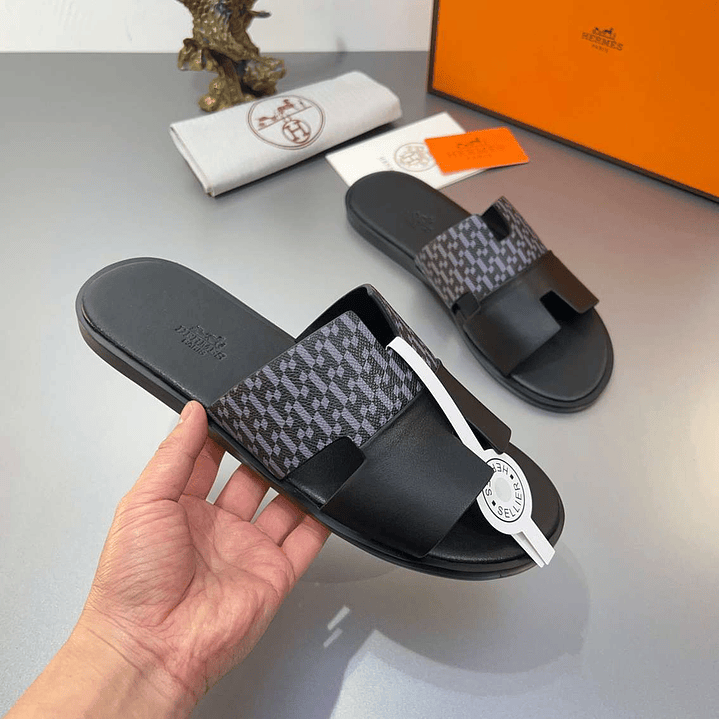 Chinelo Hermes Izmir 1