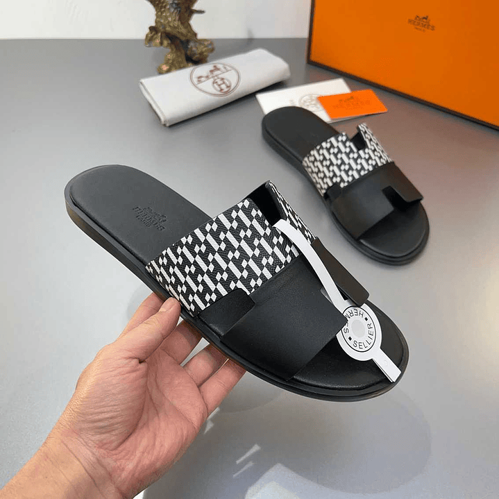 Chinelo Hermes Izmir 1