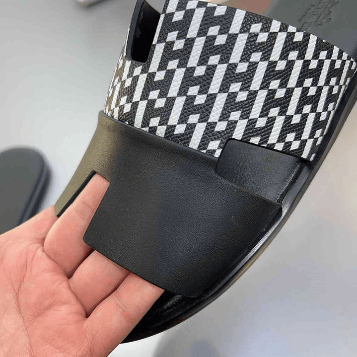 Chinelo Hermes Izmir 3