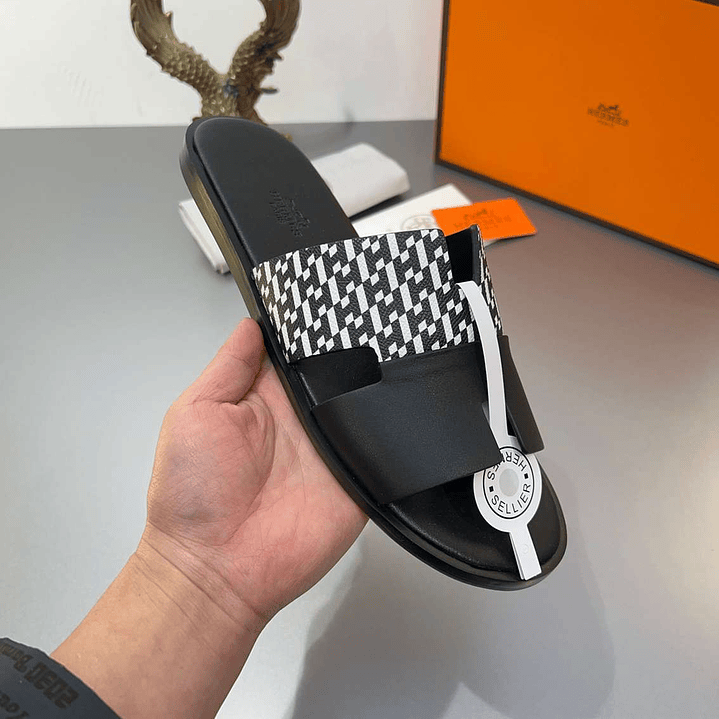 Chinelo Hermes Izmir 9