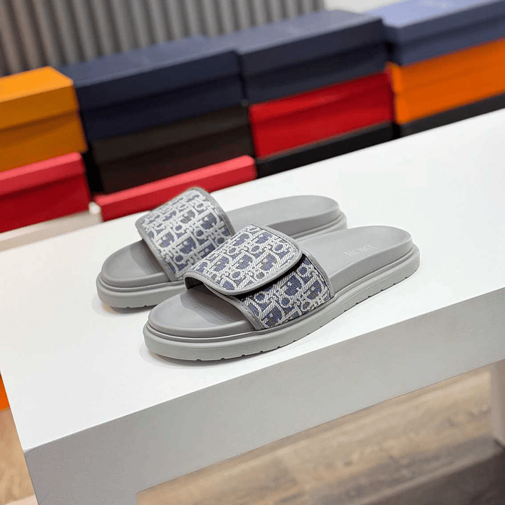 Chinelo Dior Slippers 4