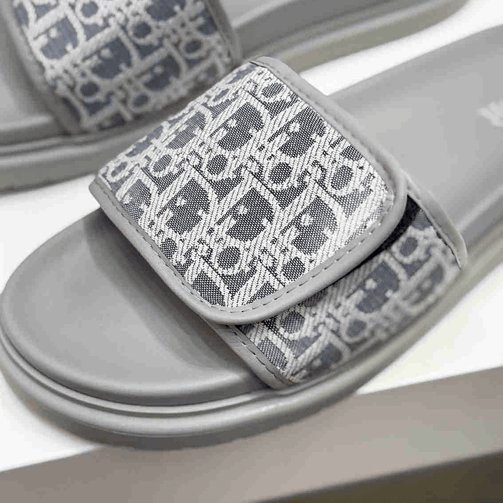Chinelo Dior Slippers 8