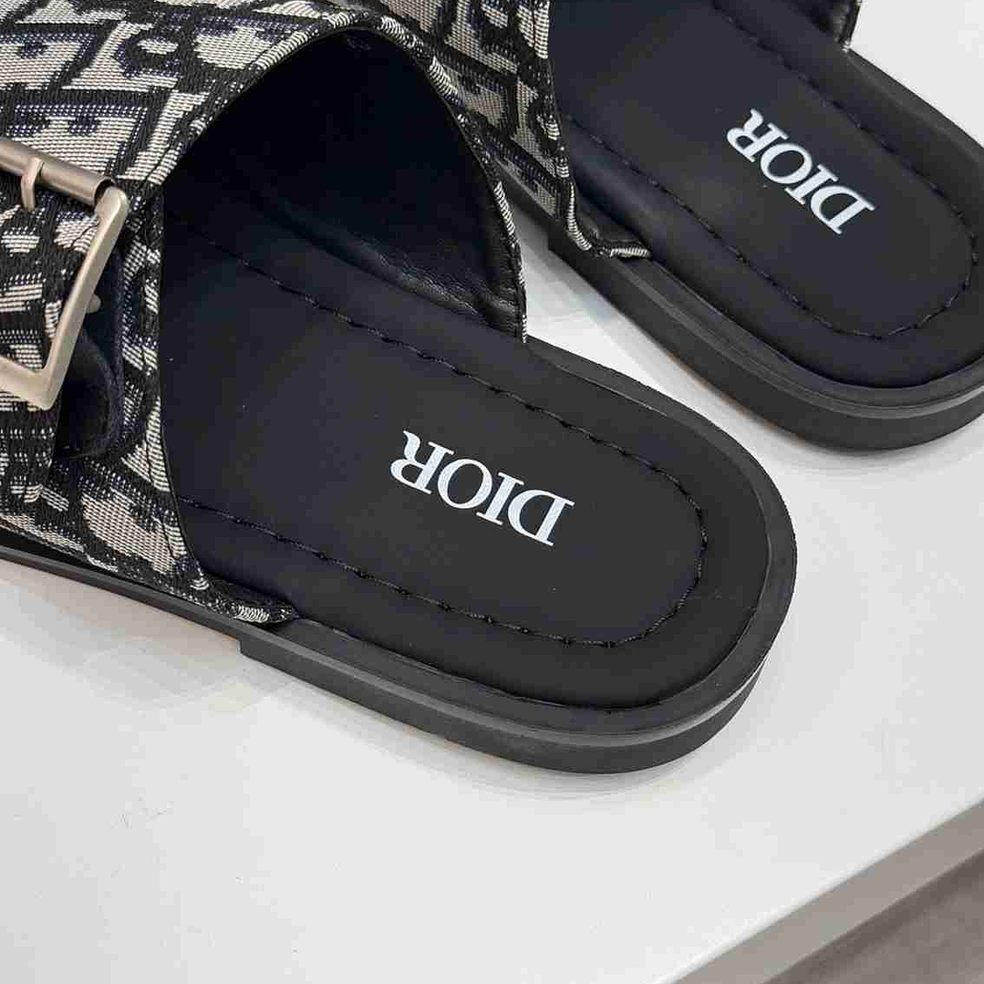 Chinelo Dior Slippers 4