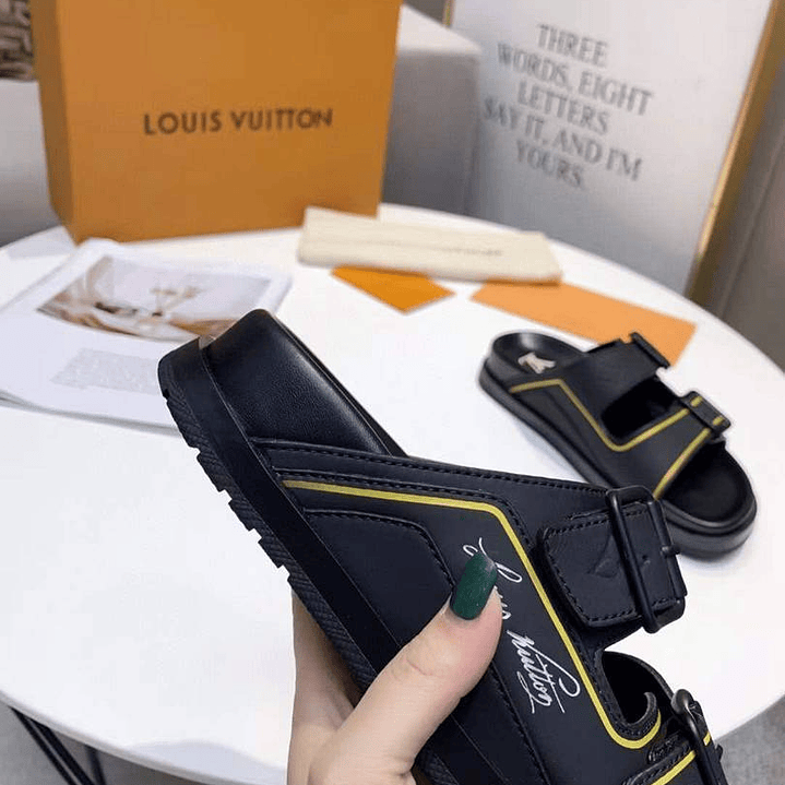 Chinelo Louis Vuitton  4
