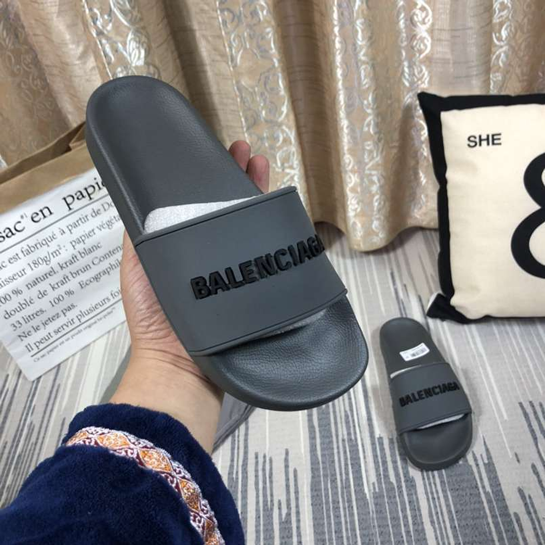 Chinelo Balenciaga  1
