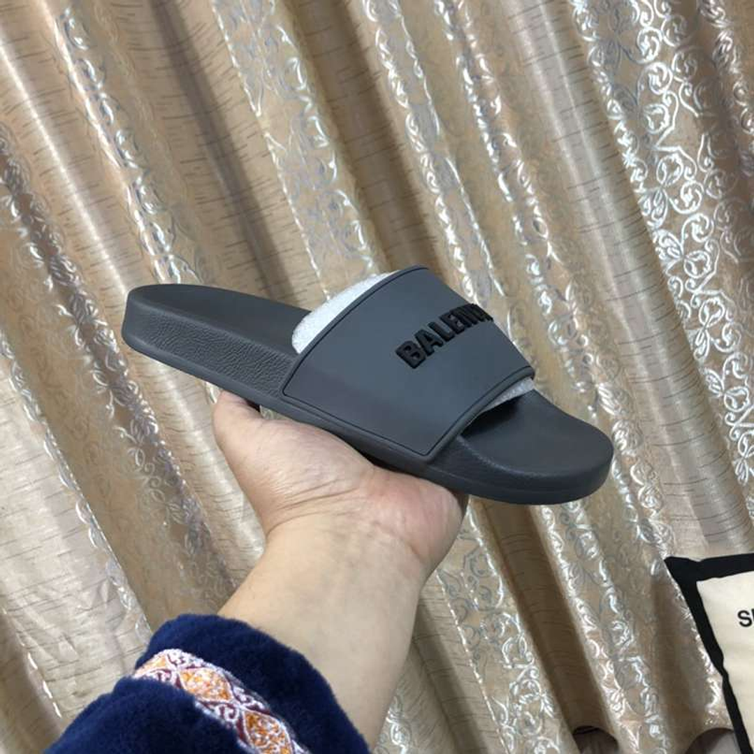 Chinelo Balenciaga  2