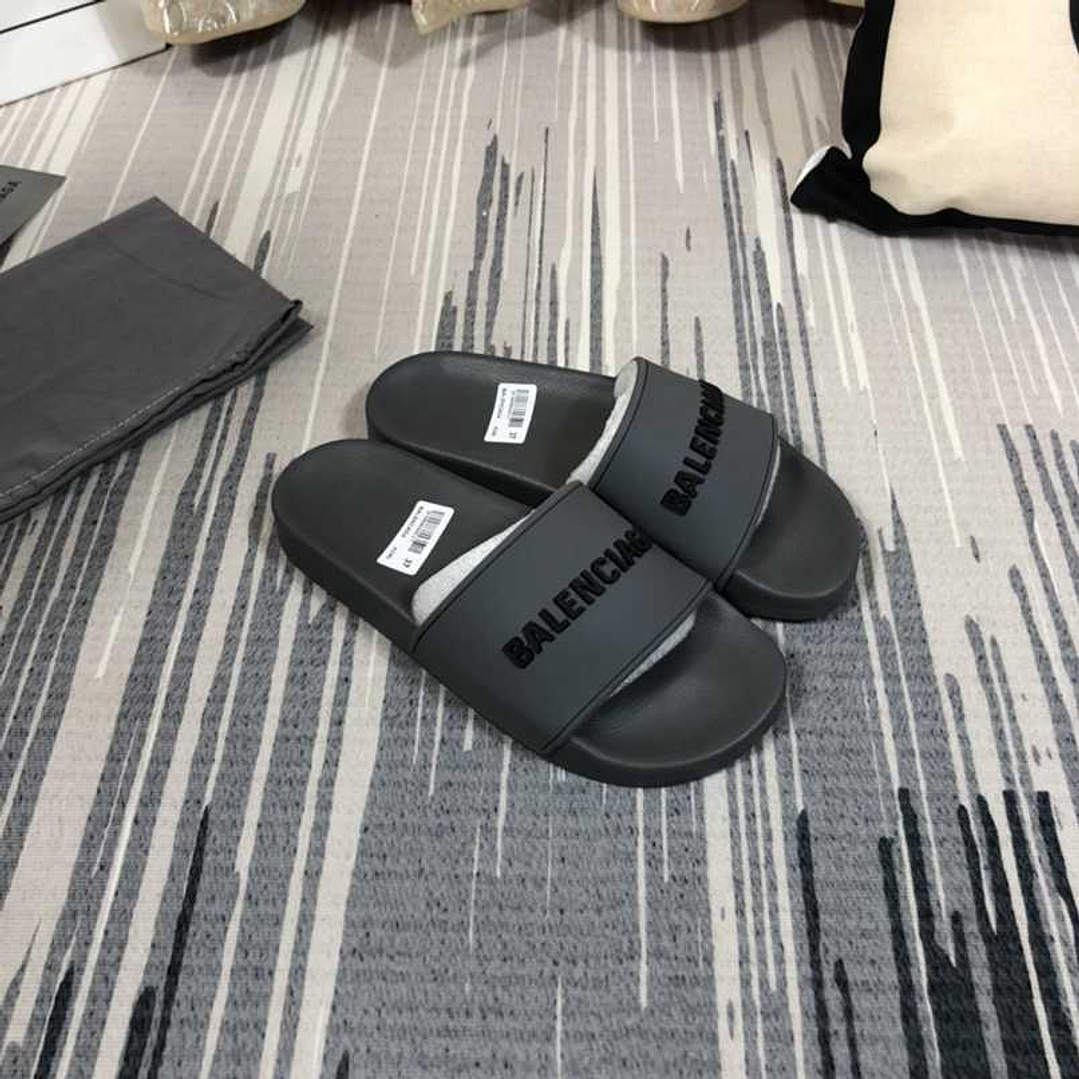 Chinelo Balenciaga  8