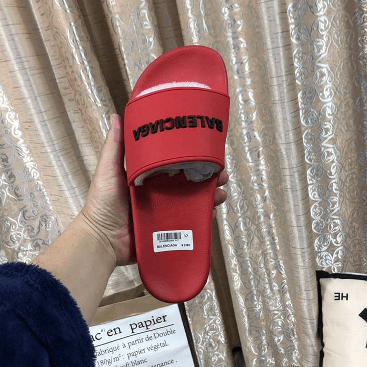 Chinelo Balenciaga  2