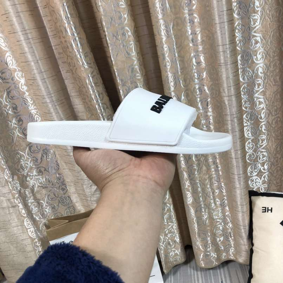 Chinelo Balenciaga  2