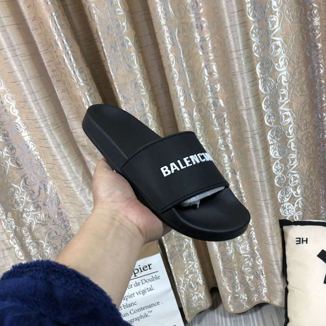 Chinelo Balenciaga  1
