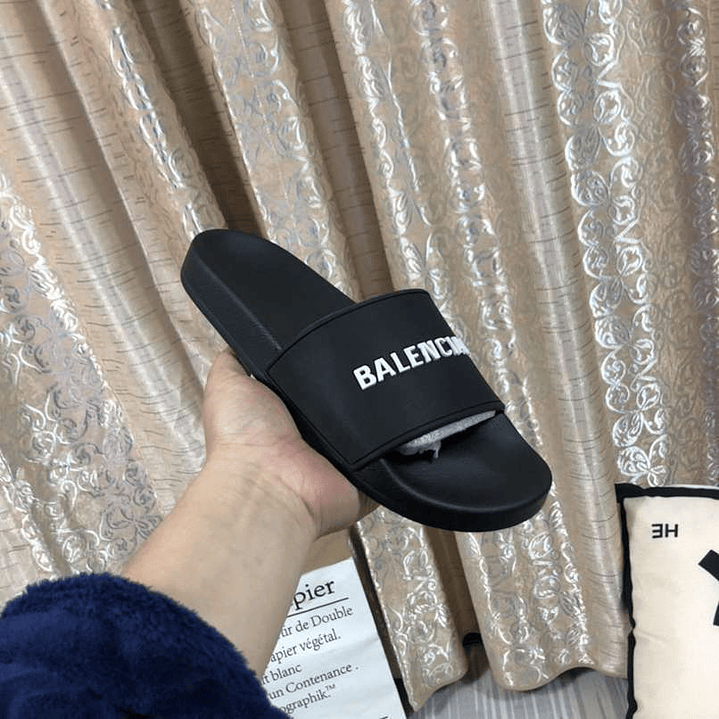 Chinelo Balenciaga  1