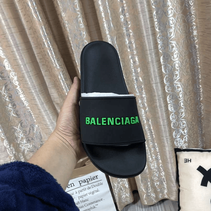 Chinelo Balenciaga  1