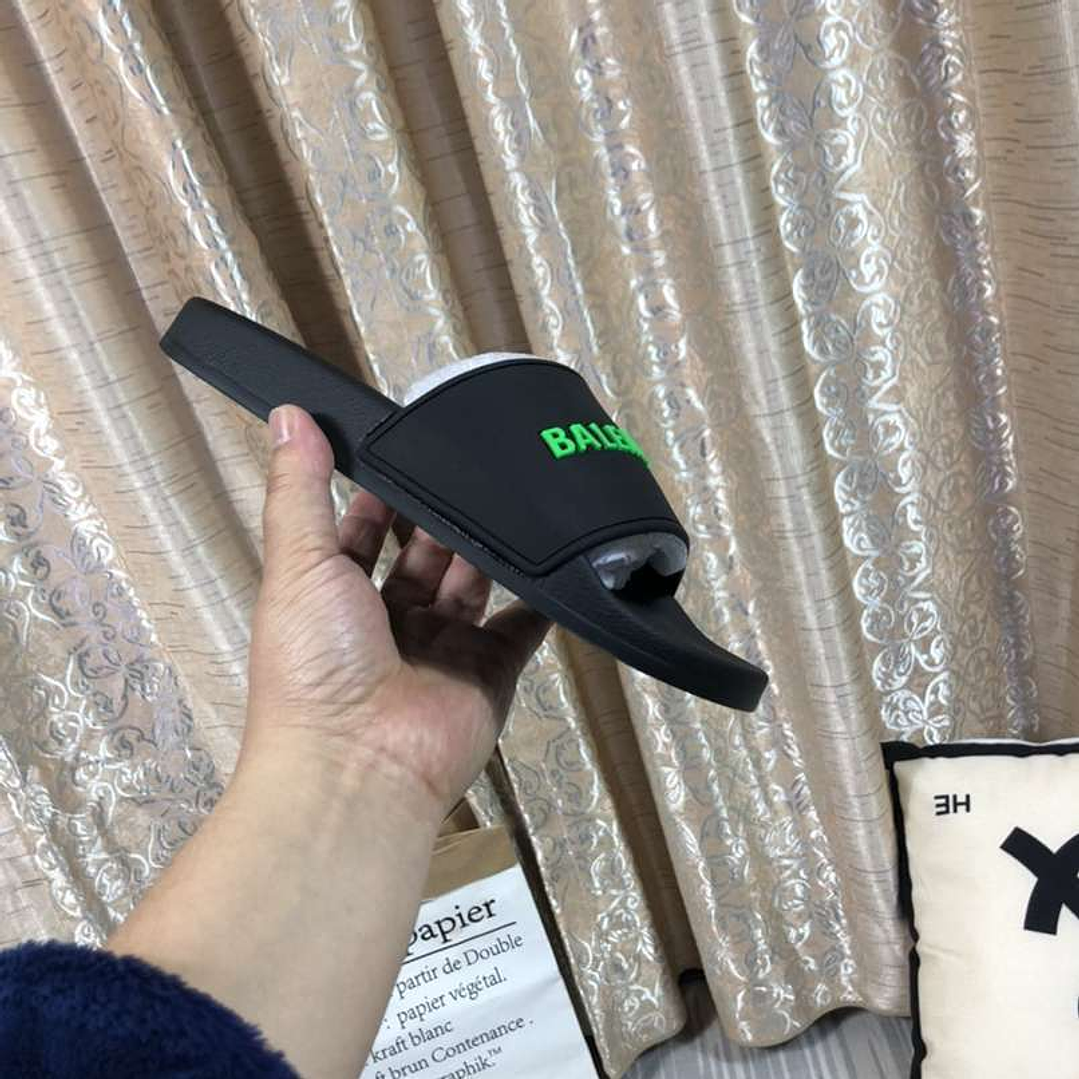 Chinelo Balenciaga  4