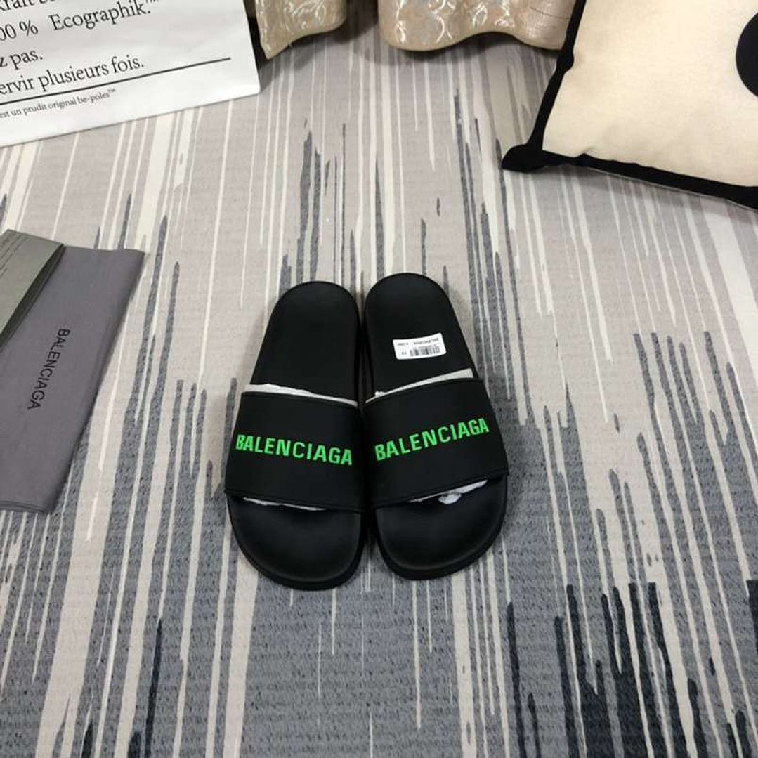 Chinelo Balenciaga  9