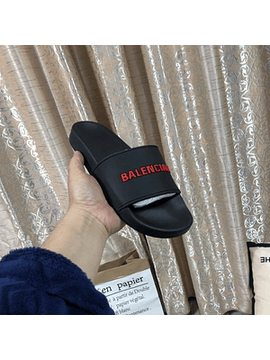 Chinelo Balenciaga 