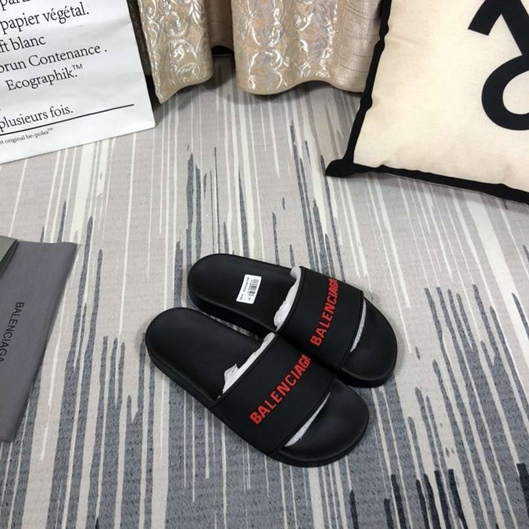 Chinelo Balenciaga  8