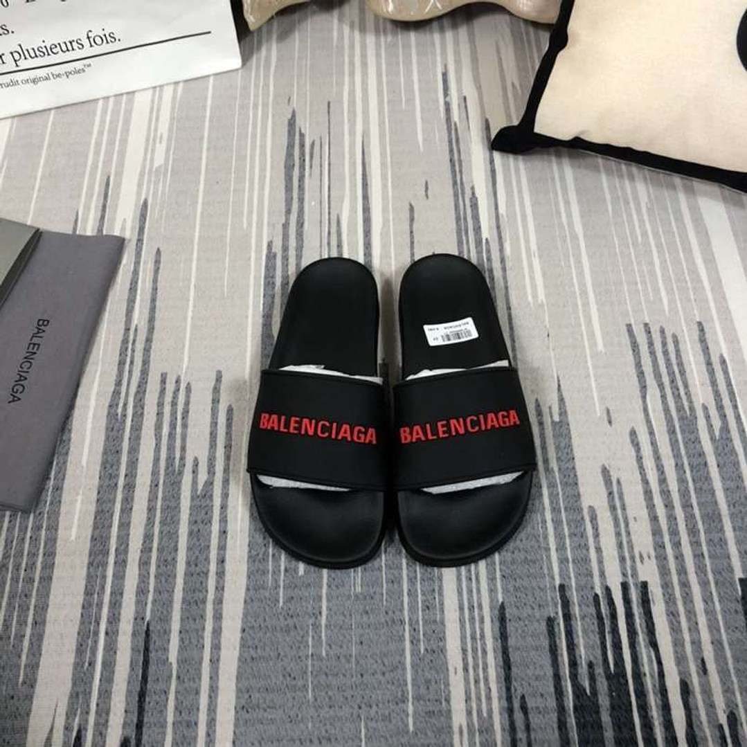 Chinelo Balenciaga  9