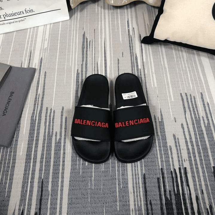 Chinelo Balenciaga  9