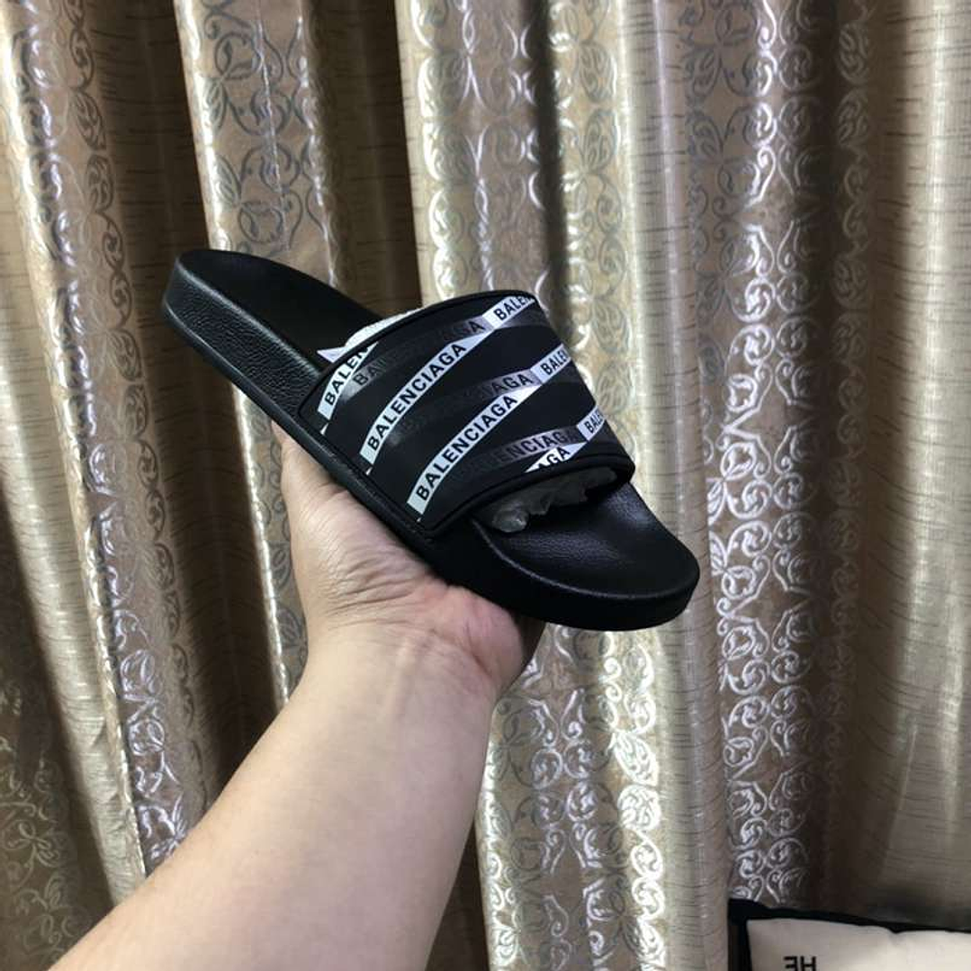Chinelo Balenciaga  1