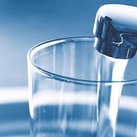Beneficios de tomar agua para la piel