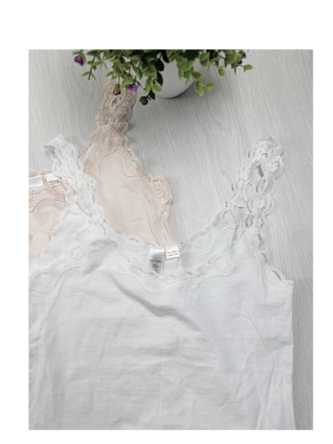 Camiseta con bordado fina y muy cómoda 3