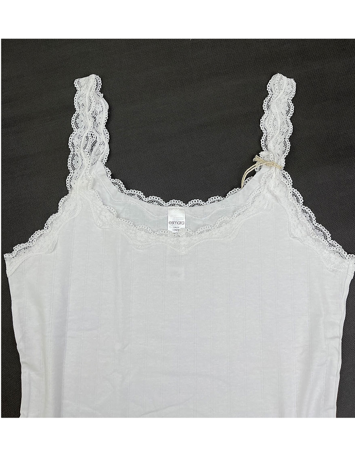 Camiseta con bordado fina y muy cómoda 4