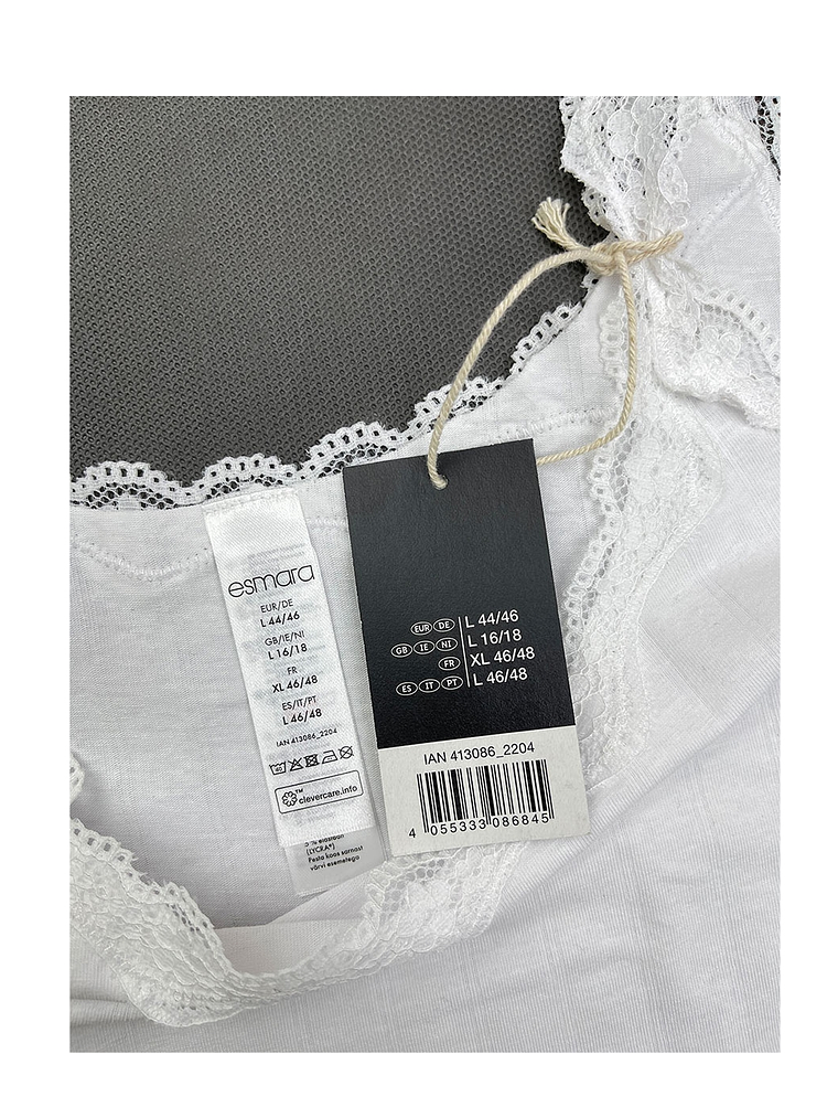 Camiseta con bordado fina y muy cómoda 6