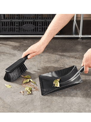 Pala manual galvanizada para recoger con escobillón de madera