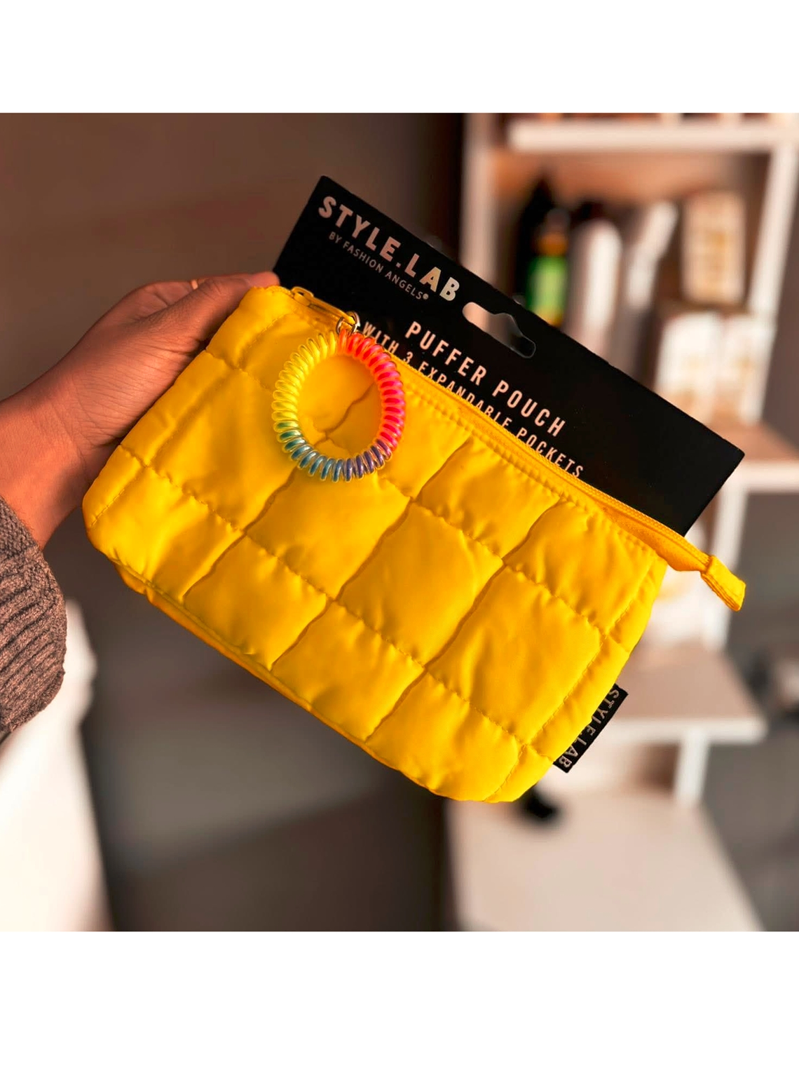 Estuche cosmetiquero suave y esponjoso AMARILLO con pulsera 2