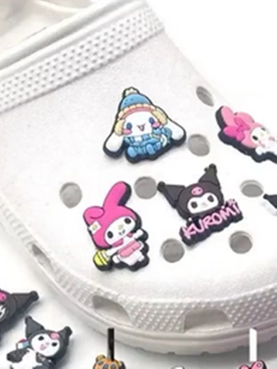 21 CHARMS decorativos KUROMI para zapatos tipo Crocs 6