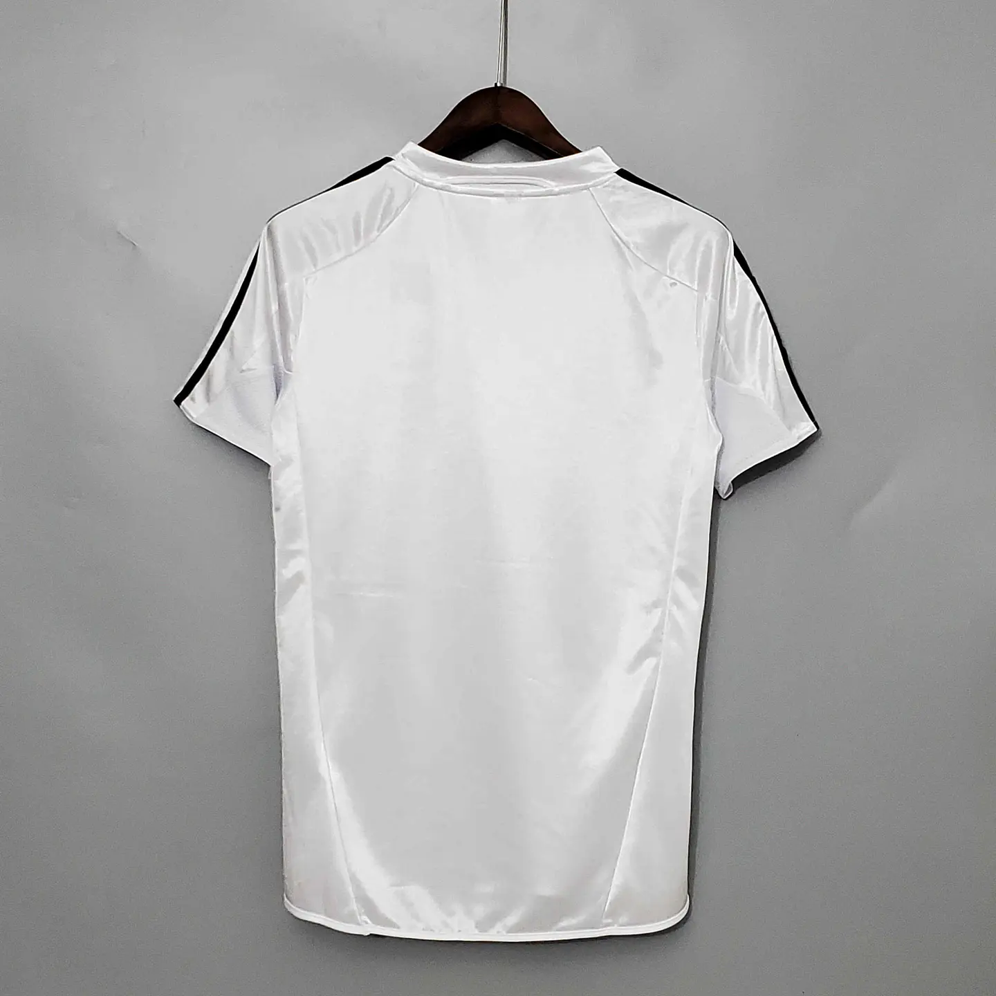 Real Madrid Home 04/05 3