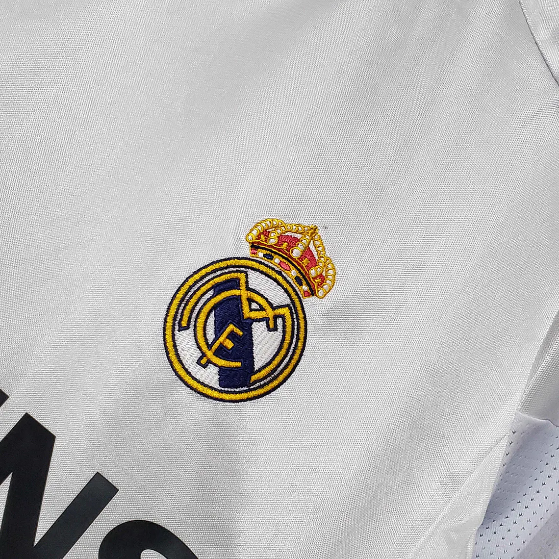 Real Madrid Home 04/05 6
