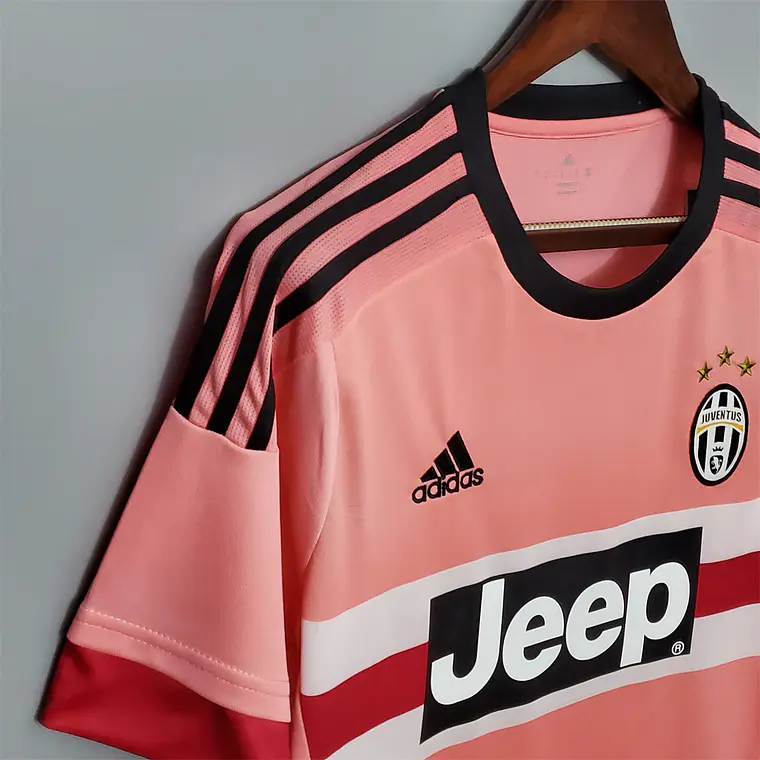 Juventus Away 15/16 4