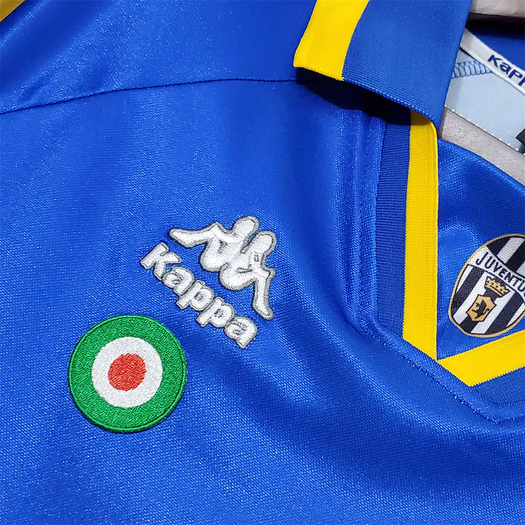 Juventus Away 95/97 7