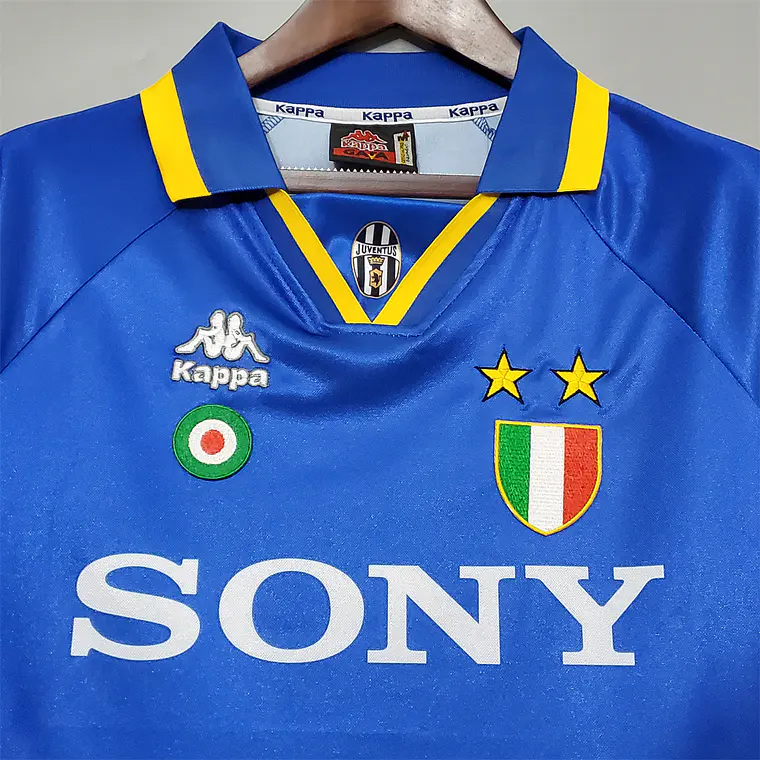 Juventus Away 95/97 5