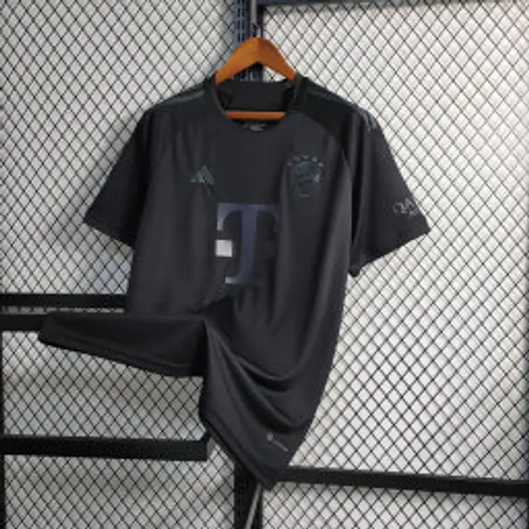 Bayern Black 4