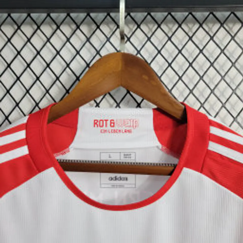 Bayern Home 23/24 9